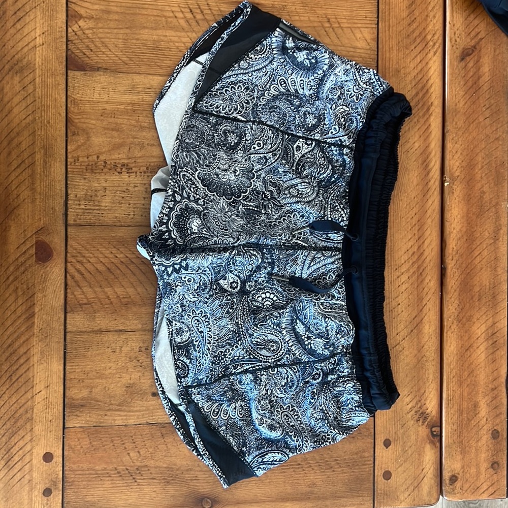 Lululemon Hotty Hot Shorts 2.5